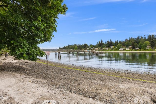 15390 Broom Street NE, Bainbridge Island, WA 98110