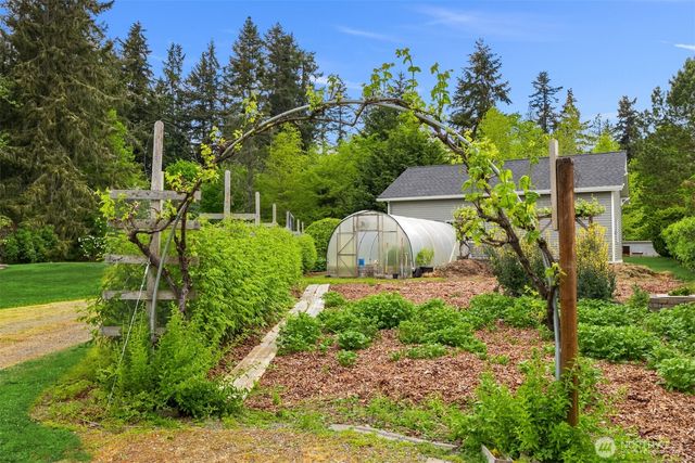 15390 Broom Street NE, Bainbridge Island, WA 98110