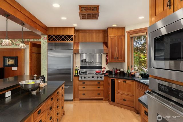 15390 Broom Street NE, Bainbridge Island, WA 98110