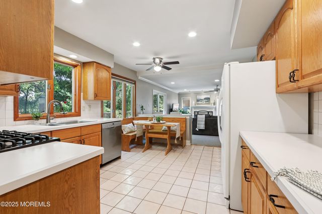 12 Woodridge Avenue, Toms River, NJ 08755