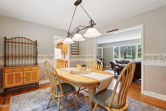 12 Woodridge Avenue, Toms River, NJ 08755