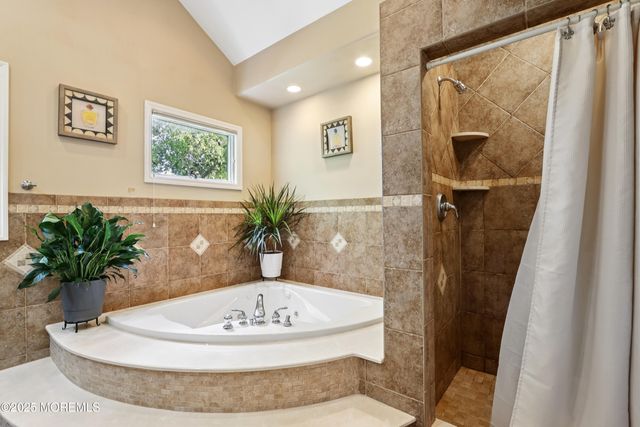 12 Woodridge Avenue, Toms River, NJ 08755