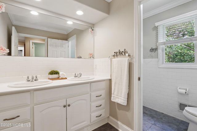 12 Woodridge Avenue, Toms River, NJ 08755