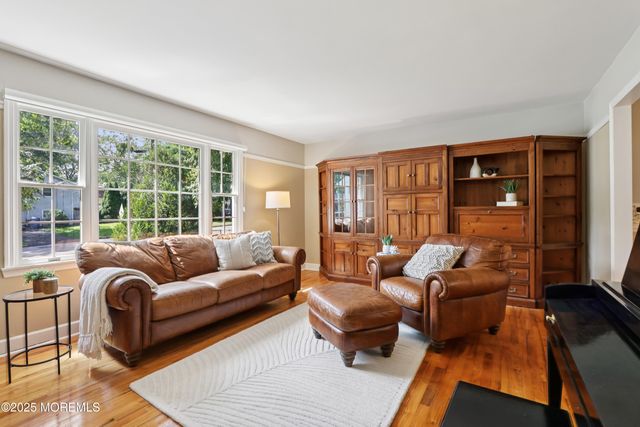 12 Woodridge Avenue, Toms River, NJ 08755