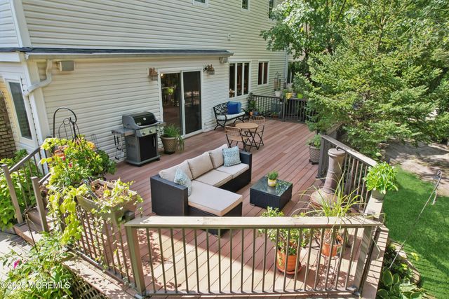 12 Woodridge Avenue, Toms River, NJ 08755