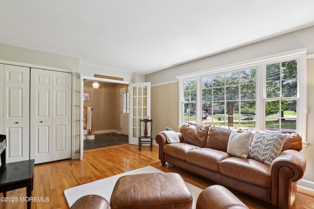 12 Woodridge Avenue, Toms River, NJ 08755