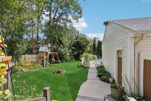 12 Woodridge Avenue, Toms River, NJ 08755