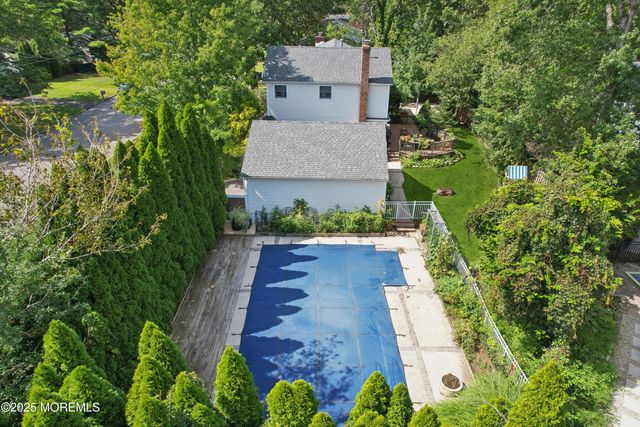 12 Woodridge Avenue, Toms River, NJ 08755