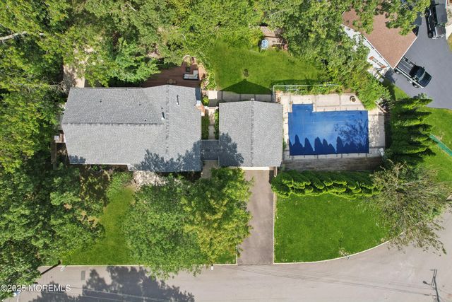 12 Woodridge Avenue, Toms River, NJ 08755