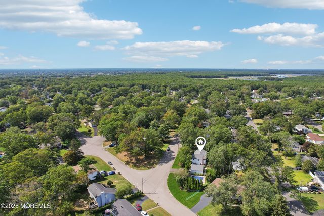 12 Woodridge Avenue, Toms River, NJ 08755