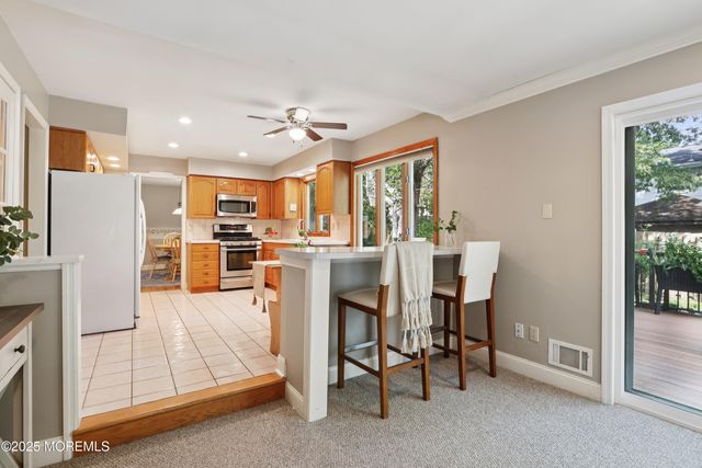 12 Woodridge Avenue, Toms River, NJ 08755
