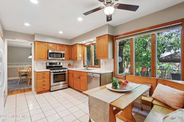 12 Woodridge Avenue, Toms River, NJ 08755