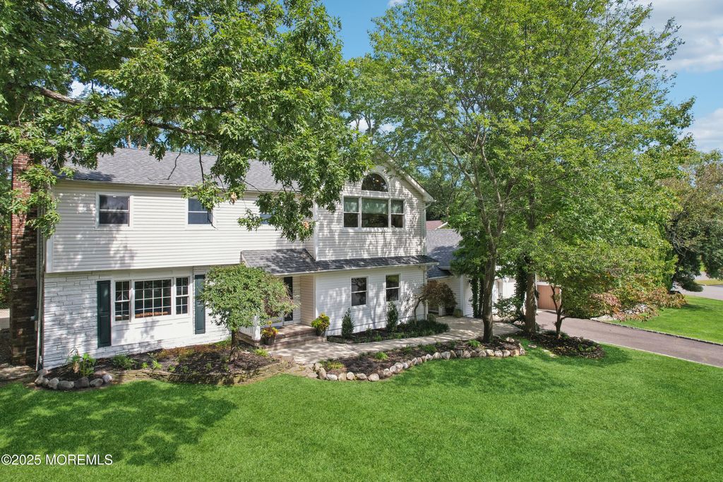 12 Woodridge Avenue, Toms River, NJ 08755