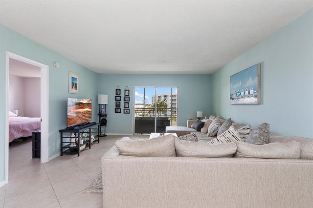 2731 NE 14th Street Causeway NE Apt 612, Pompano Beach, FL 33062