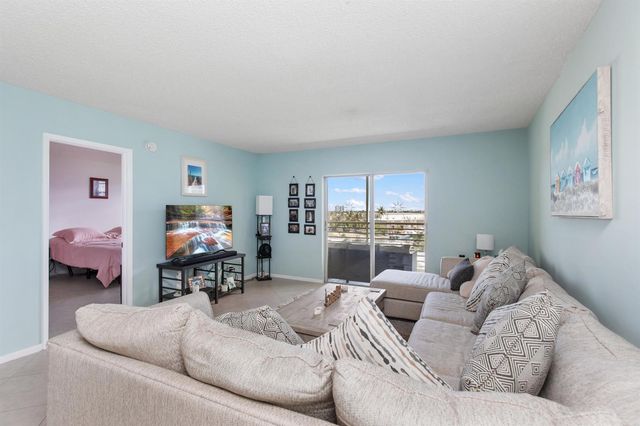 2731 NE 14th Street Causeway NE Apt 612, Pompano Beach, FL 33062