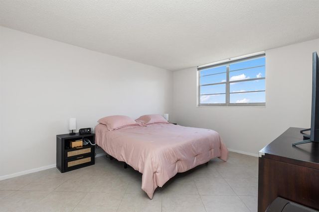2731 NE 14th Street Causeway NE Apt 612, Pompano Beach, FL 33062