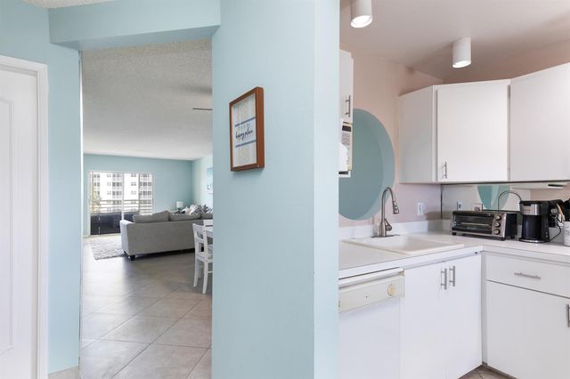 2731 NE 14th Street Causeway NE Apt 612, Pompano Beach, FL 33062