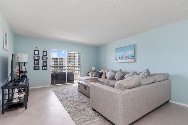 2731 NE 14th Street Causeway NE Apt 612, Pompano Beach, FL 33062