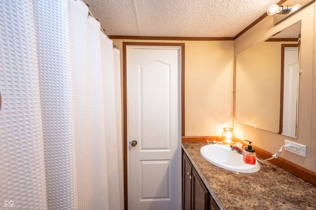 9985 N Private Road 875 W, Elizabethtown, IN 47232