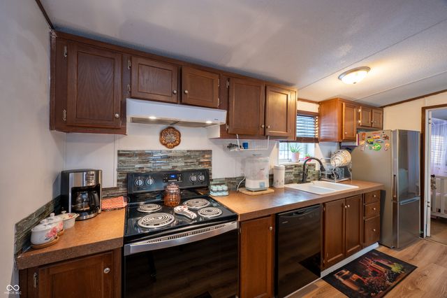 9985 N Private Road 875 W, Elizabethtown, IN 47232