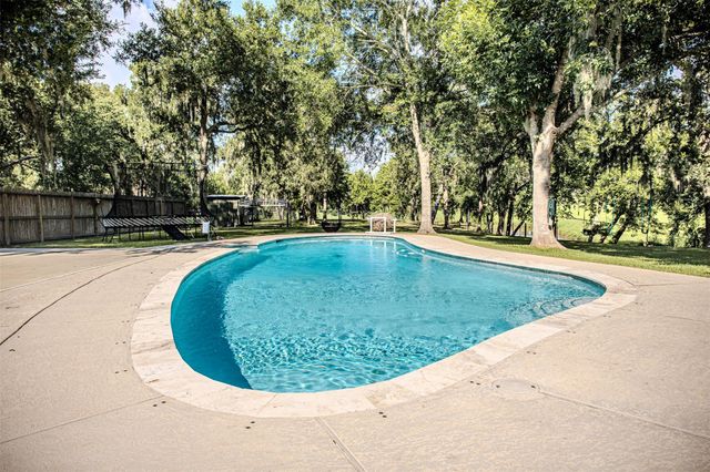 15526 Wandering Trail, Friendswood, TX 77546