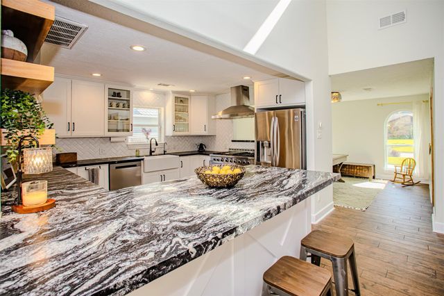 15526 Wandering Trail, Friendswood, TX 77546