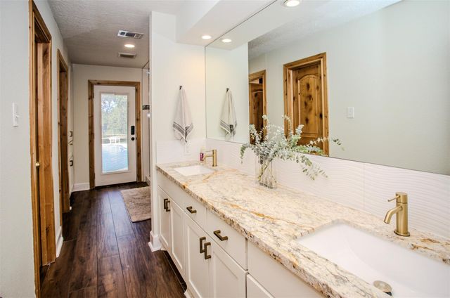 15526 Wandering Trail, Friendswood, TX 77546