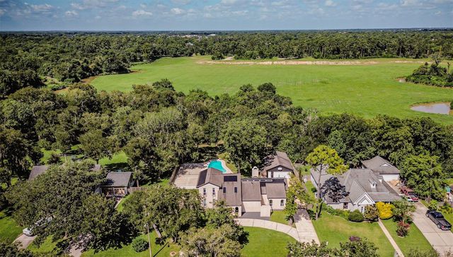 15526 Wandering Trail, Friendswood, TX 77546