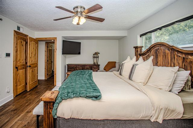 15526 Wandering Trail, Friendswood, TX 77546