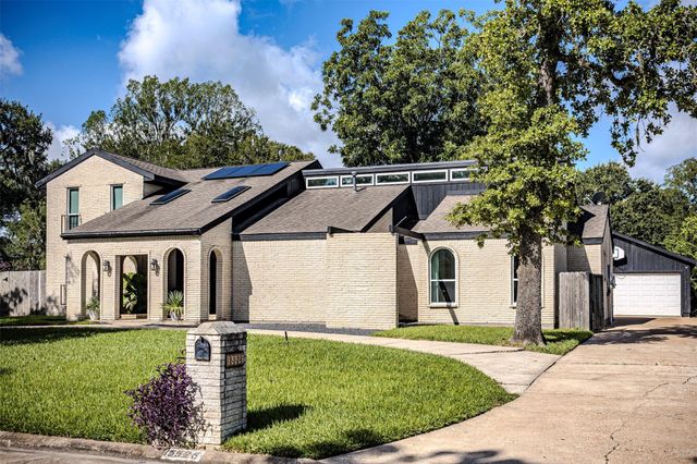 15526 Wandering Trail, Friendswood, TX 77546