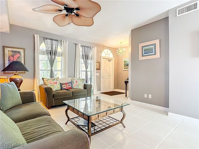 6186 Towncenter CIR, Naples, FL 34119