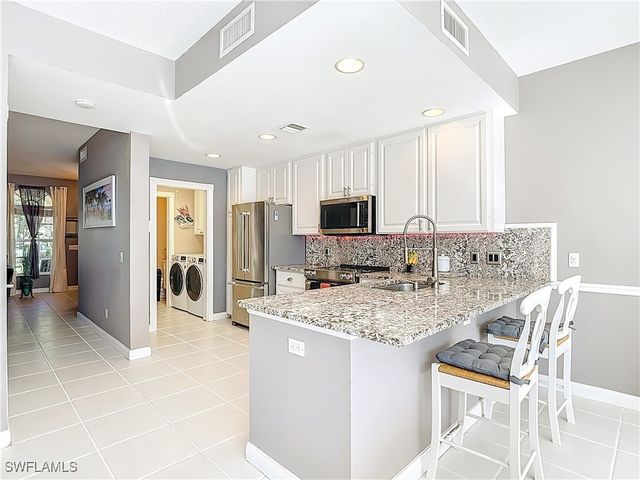 6186 Towncenter CIR, Naples, FL 34119