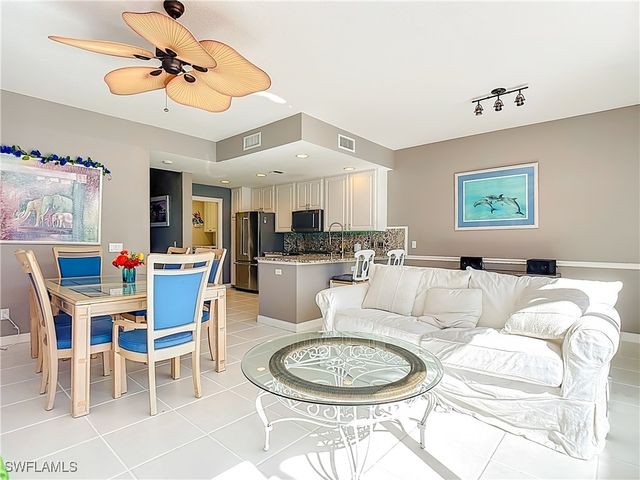 6186 Towncenter CIR, Naples, FL 34119