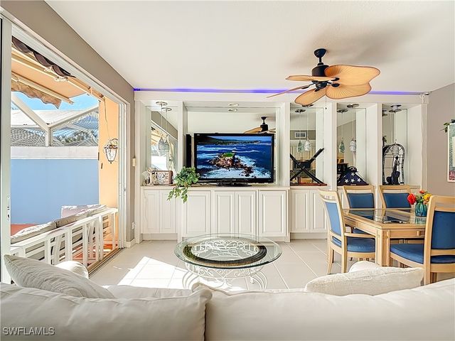 6186 Towncenter CIR, Naples, FL 34119