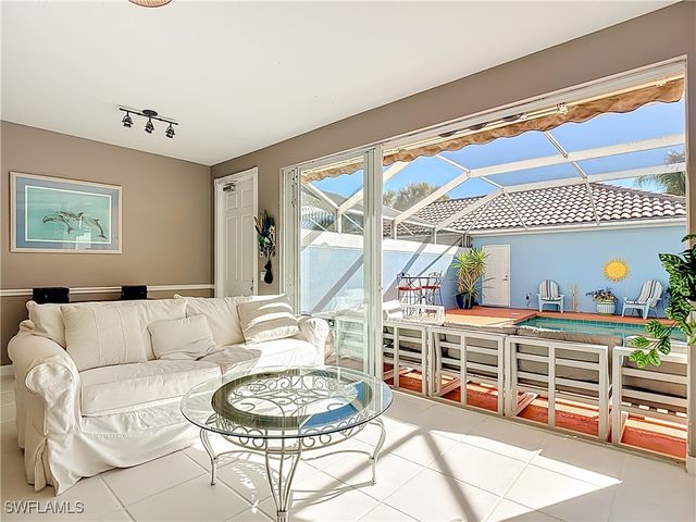 6186 Towncenter CIR, Naples, FL 34119