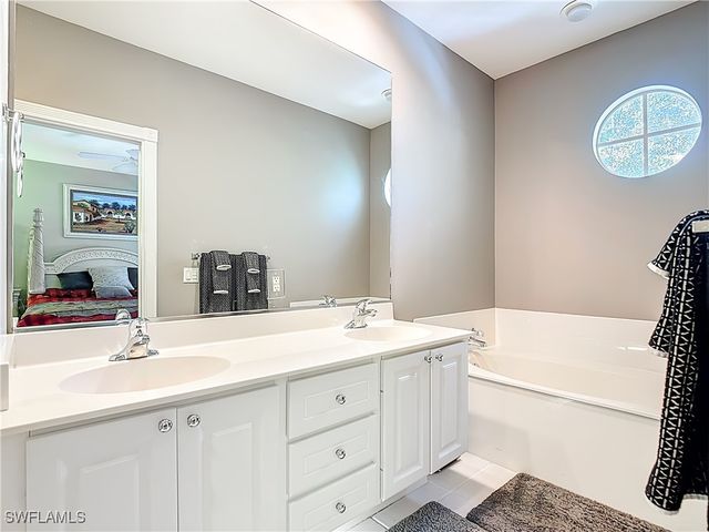 6186 Towncenter CIR, Naples, FL 34119