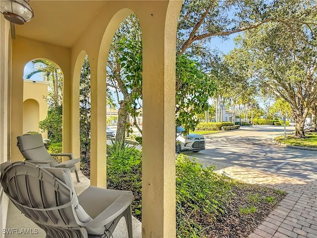 6186 Towncenter CIR, Naples, FL 34119