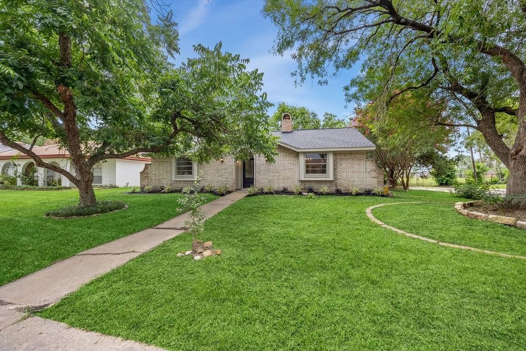 8906 Stone Brook Lane, Houston, TX 77040