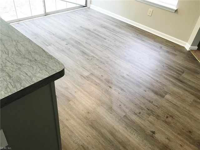 919 Meadowhill CT, Chesapeake, VA 23320