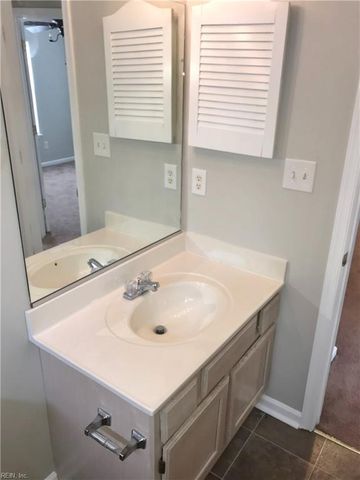 919 Meadowhill CT, Chesapeake, VA 23320