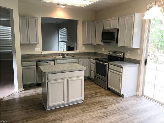 919 Meadowhill CT, Chesapeake, VA 23320