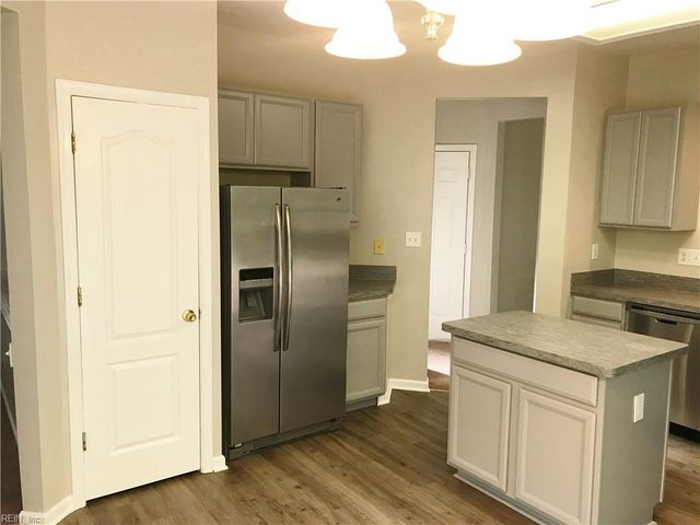 919 Meadowhill CT, Chesapeake, VA 23320