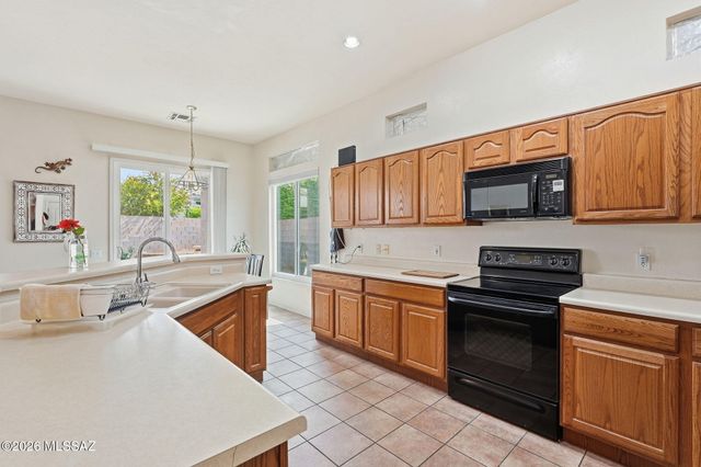 333 W Continental Vista Place, Green Valley, AZ 85614