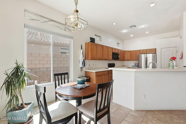 333 W Continental Vista Place, Green Valley, AZ 85614