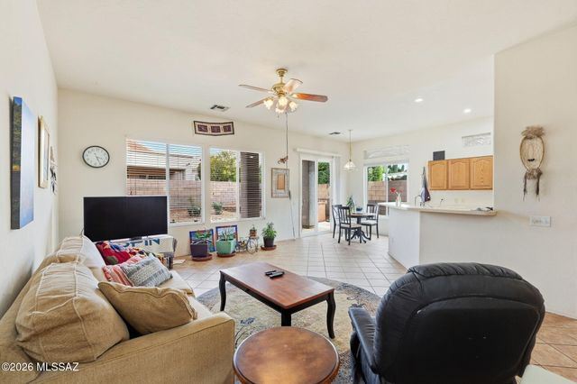 333 W Continental Vista Place, Green Valley, AZ 85614