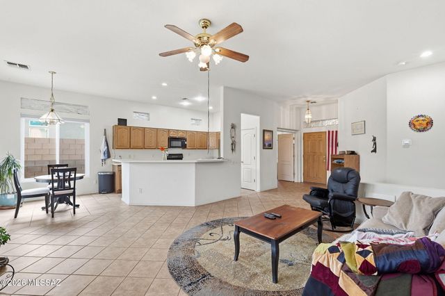 333 W Continental Vista Place, Green Valley, AZ 85614