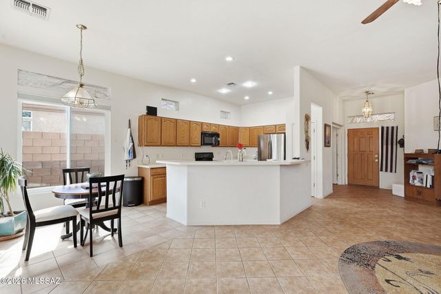 333 W Continental Vista Place, Green Valley, AZ 85614
