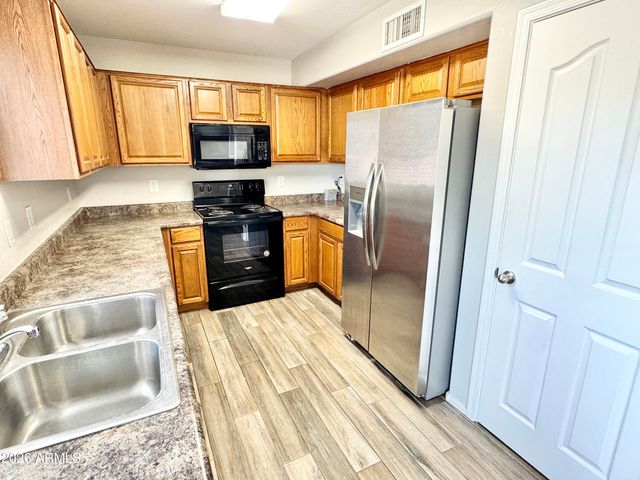 9820 W PIONEER Street, Tolleson, AZ 85353