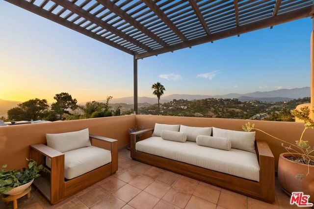 1521 Randall Court, Los Angeles, CA 90065