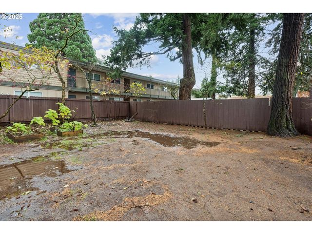 12030 Ne HOLLADAY St, Portland, OR 97220